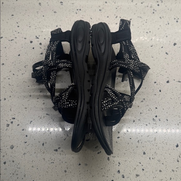 Chaco Black & White Textile Strappy Sandals Women’s Casual Outdoors Size 7 EUC - Picture 4 of 12